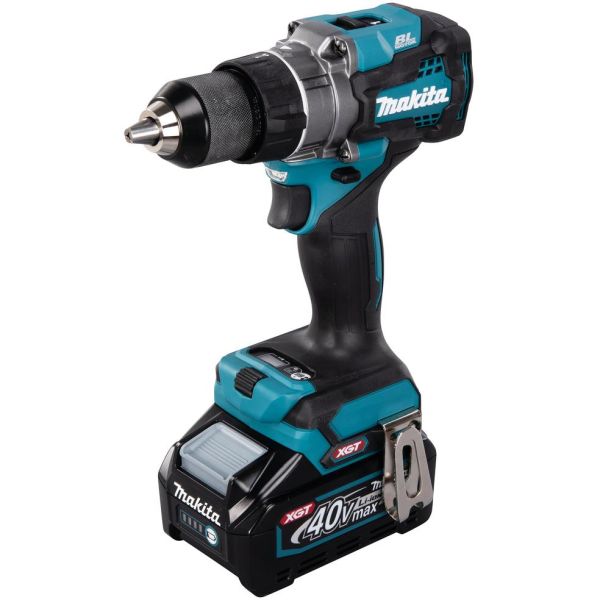 Makita DF001GM201 XGT Borskrutrekker med 40 V 4,0 Ah-batterier, lader og koffert.