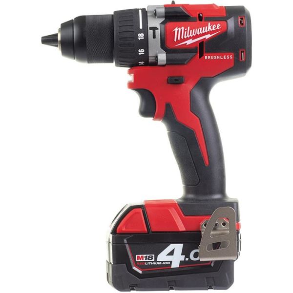 Milwaukee M18 CBLPD-402C Slagbormaskin med 4,0Ah-batterier og lader