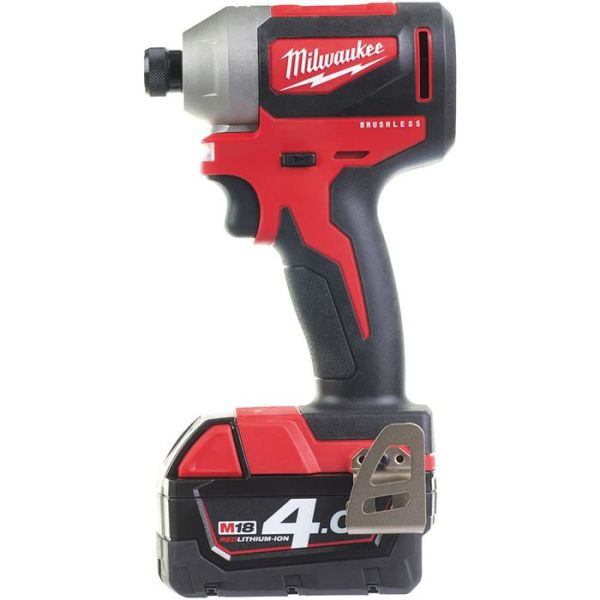 Milwaukee M18 CBLID-402C Slagskrutrekker med 4,0Ah-batterier og lader