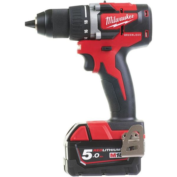 Milwaukee M18 CBLDD-502C Borskrutrekker med 5,0Ah-batterier og lader