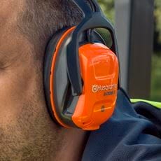 Husqvarna Hjelm Technical Fluorescerende med Bluetooth og FM-radio