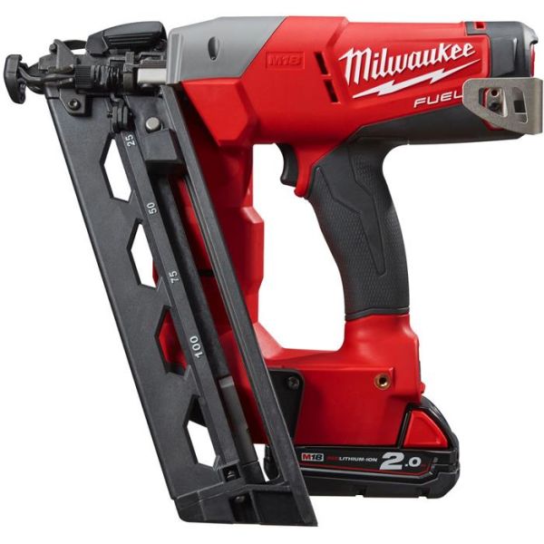 Milwaukee M18 CN16GA-202X Dykkertpistol med batterier og lader
