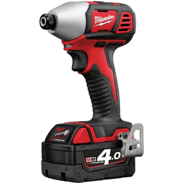 Milwaukee M18 BID-402C Slagskrutrekker med batterier og lader