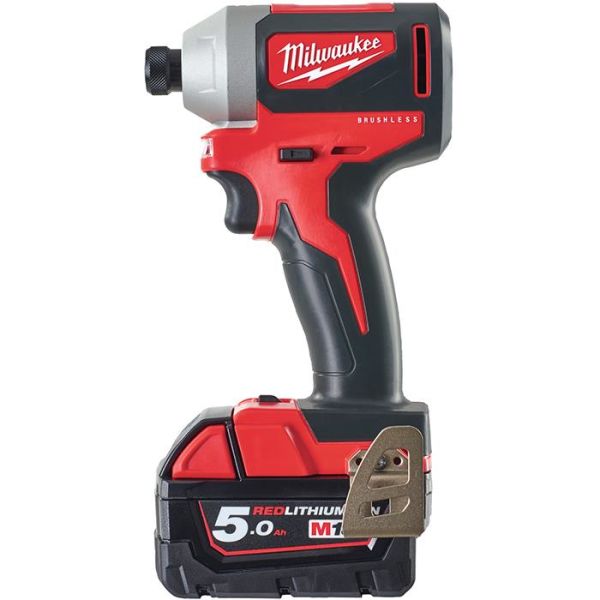 Milwaukee M18 BLID2-502X Slagskrutrekker med 5,0Ah-batterier og lader